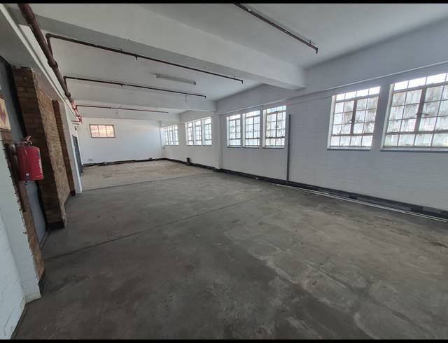 1,554M² WAREHOUSE TO LET IN BENROSE